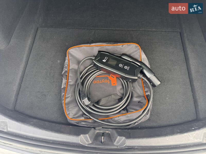 Седан Tesla Model 3 2018 в Киеве