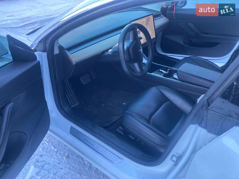Седан Tesla Model 3 2019 в Киеве