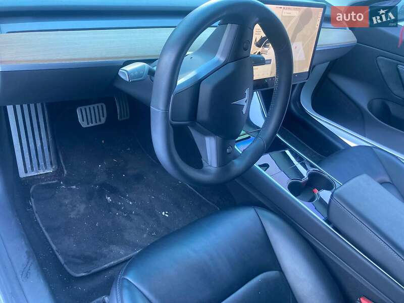 Седан Tesla Model 3 2019 в Киеве