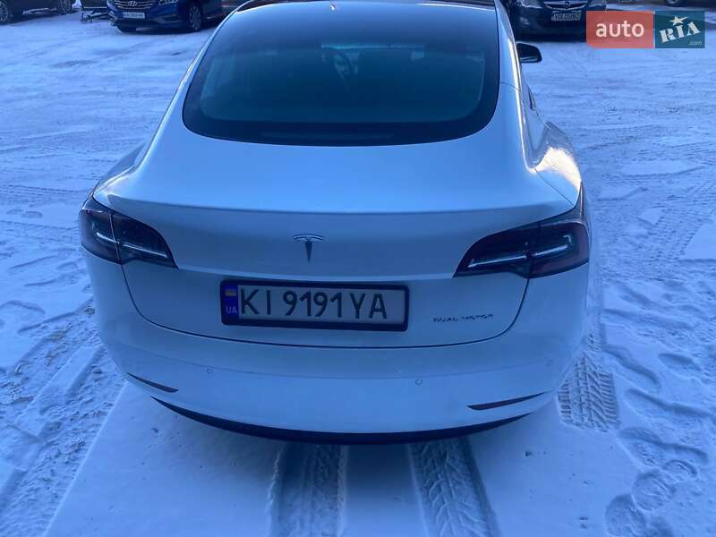 Седан Tesla Model 3 2019 в Киеве