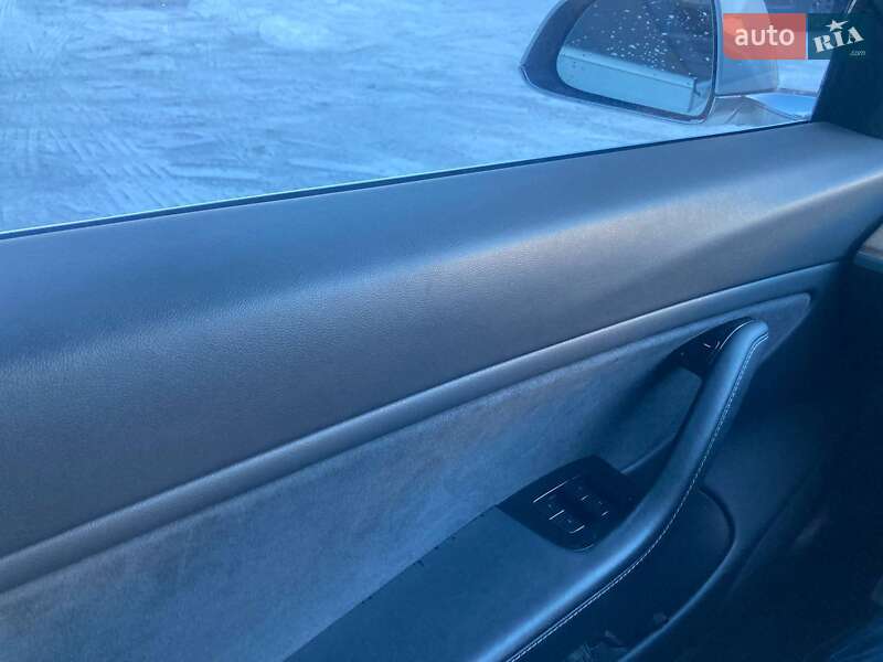 Седан Tesla Model 3 2019 в Киеве