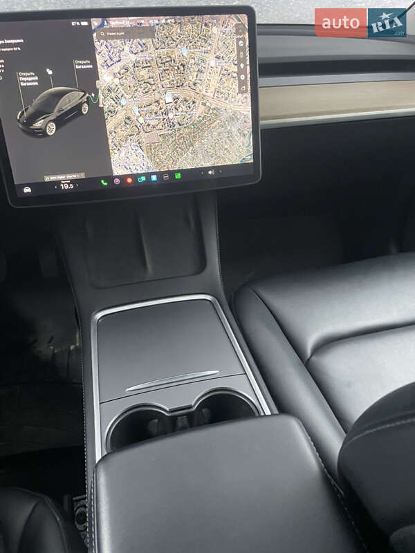 Седан Tesla Model 3 2021 в Киеве