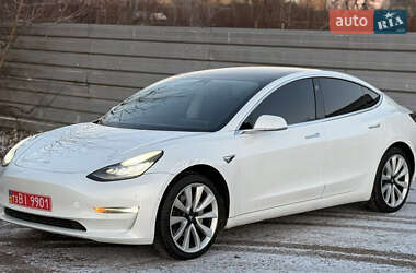 Седан Tesla Model 3 2019 в Ровно