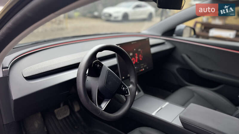 Седан Tesla Model 3 2024 в Кременці