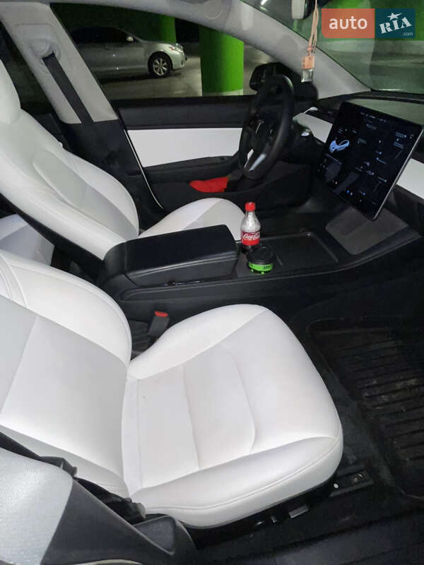 Седан Tesla Model 3 2021 в Києві
