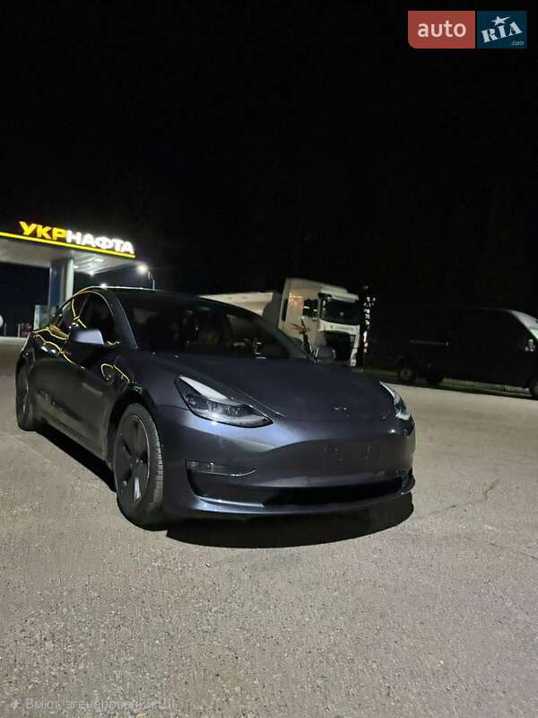Седан Tesla Model 3 2021 в Великих Мостах