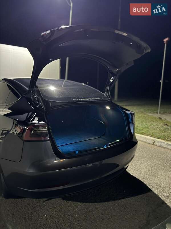 Седан Tesla Model 3 2021 в Великих Мостах