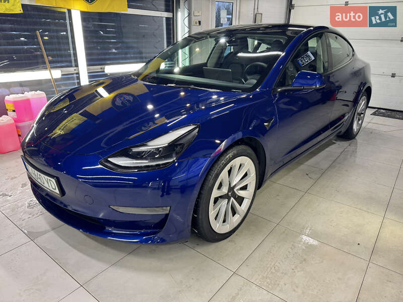 Седан Tesla Model 3 2022 в Львове