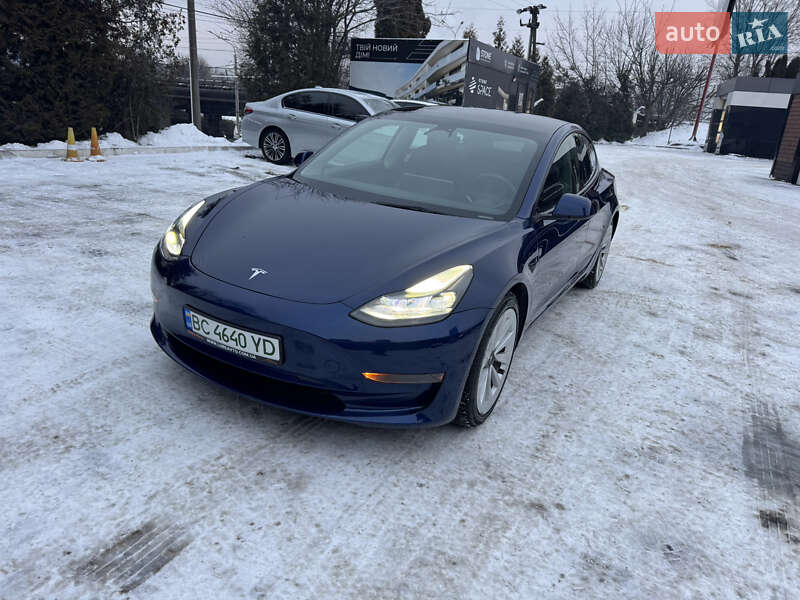 Седан Tesla Model 3 2022 в Львове