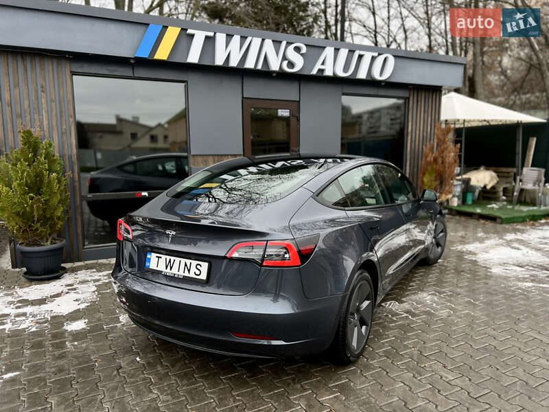 Седан Tesla Model 3 2023 в Одессе
