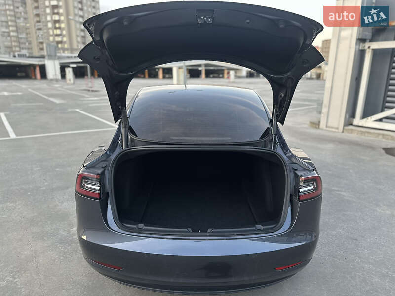 Седан Tesla Model 3 2022 в Киеве