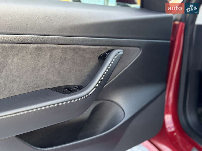 Седан Tesla Model 3 2020 в Киеве