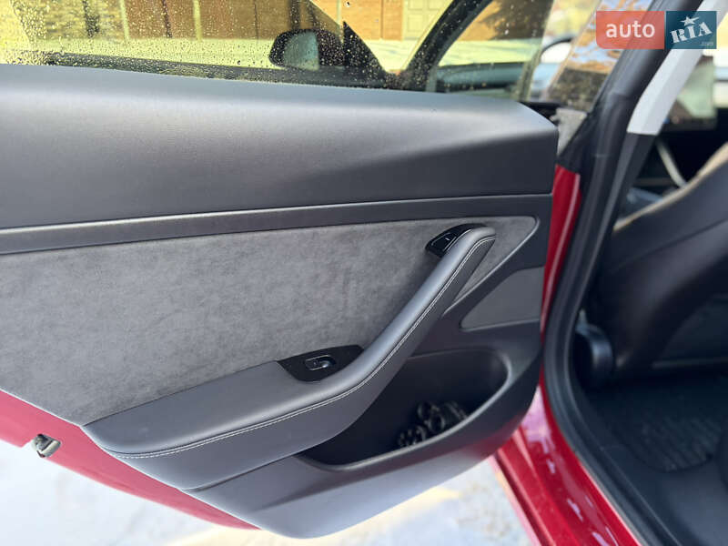 Седан Tesla Model 3 2020 в Киеве