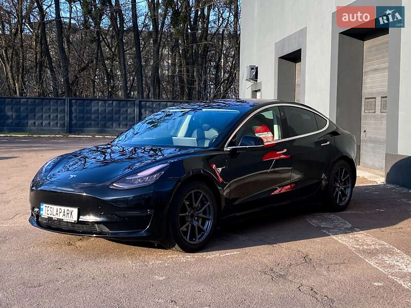 Седан Tesla Model 3 2019 в Киеве