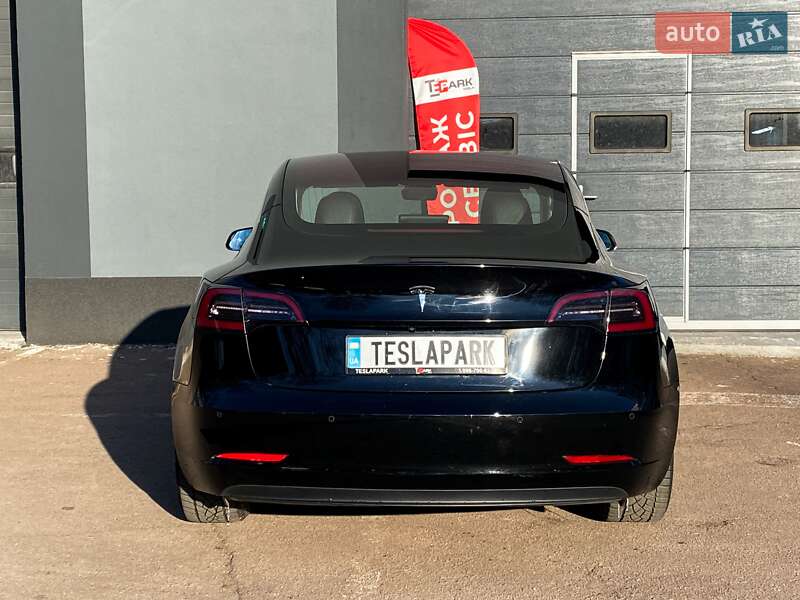 Седан Tesla Model 3 2019 в Киеве
