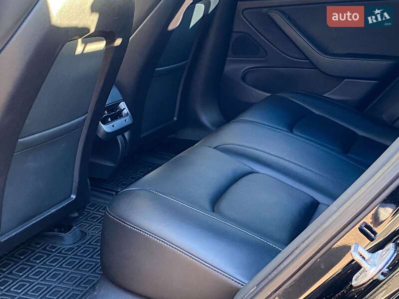 Седан Tesla Model 3 2019 в Киеве