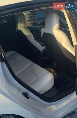 Седан Tesla Model 3 2022 в Кропивницком