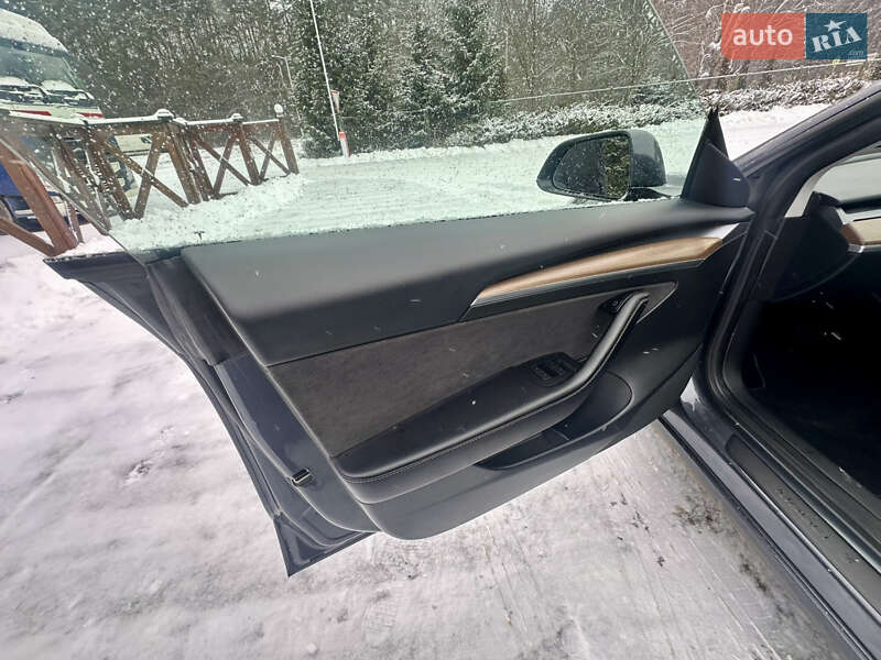 Седан Tesla Model 3 2022 в Львове