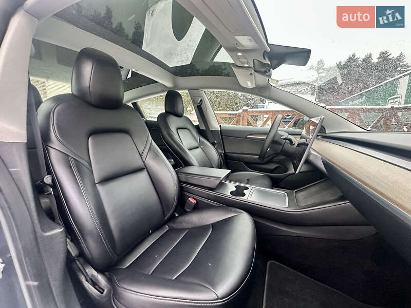Седан Tesla Model 3 2022 в Львове