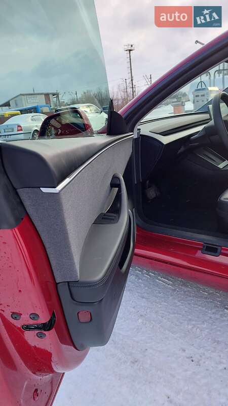 Седан Tesla Model 3 2024 в Барышевке