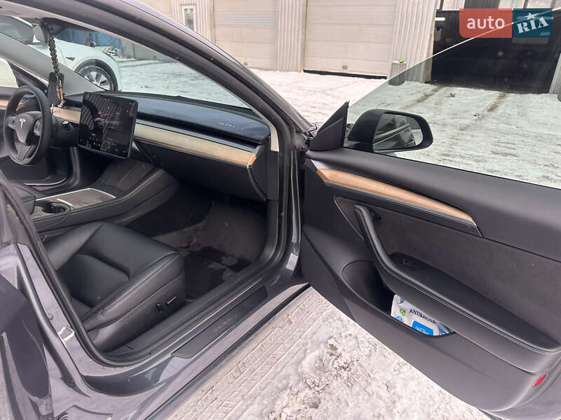 Седан Tesla Model 3 2022 в Вінниці