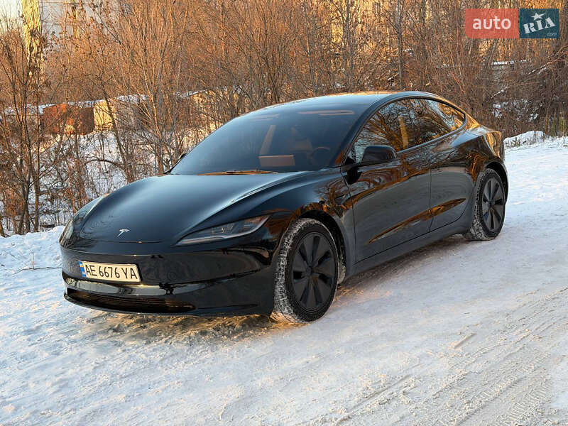 Tesla Model 3 2024
