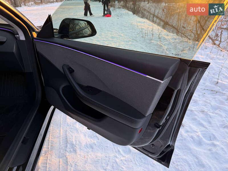 Седан Tesla Model 3 2024 в Днепре