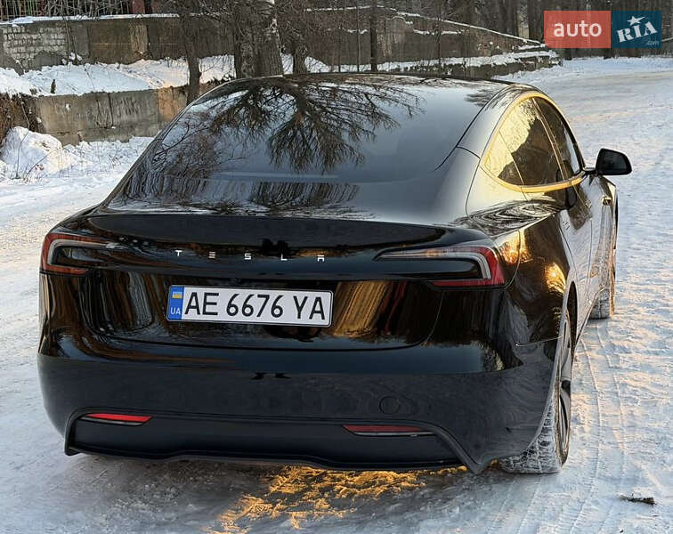 Седан Tesla Model 3 2024 в Днепре