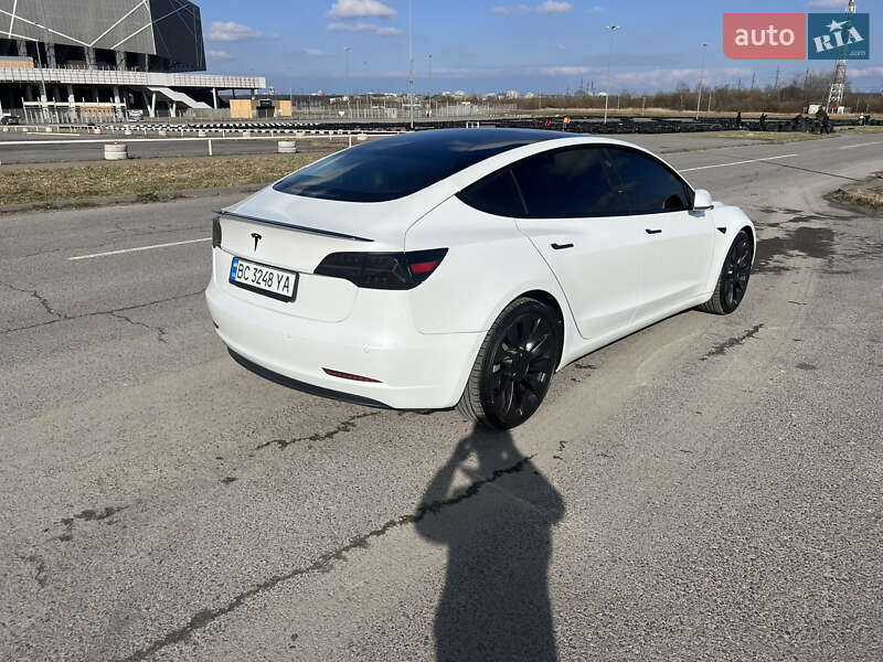 Седан Tesla Model 3 2018 в Львові