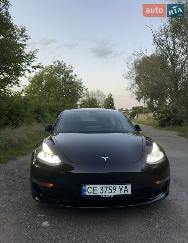 Седан Tesla Model 3 2022 в Чернівцях