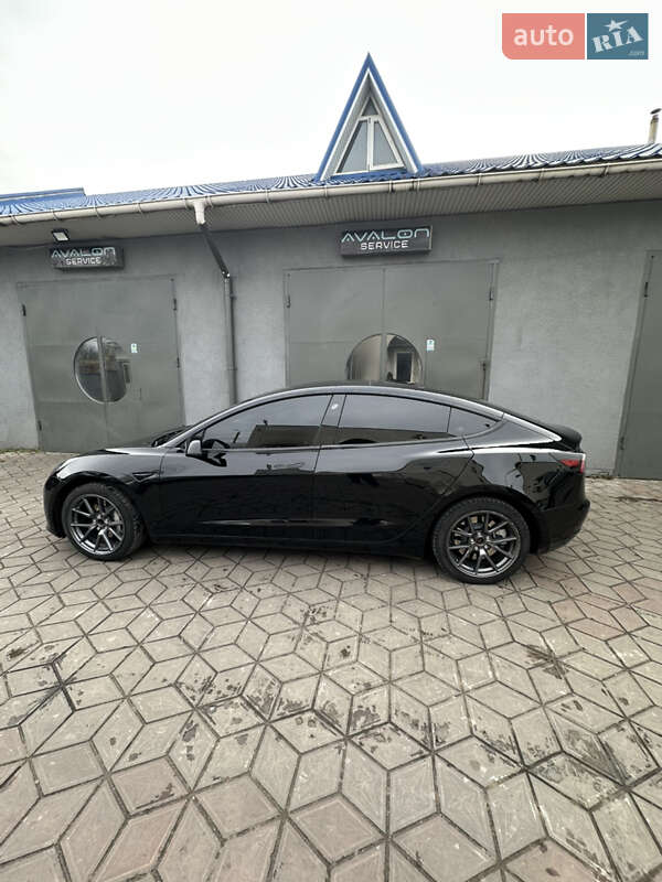 Седан Tesla Model 3 2023 в Одесі