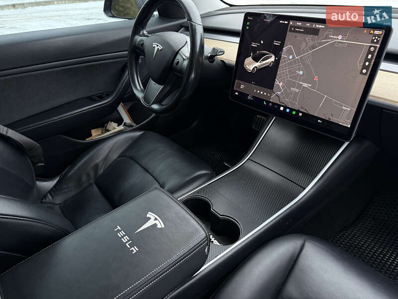 Седан Tesla Model 3 2018 в Житомирі