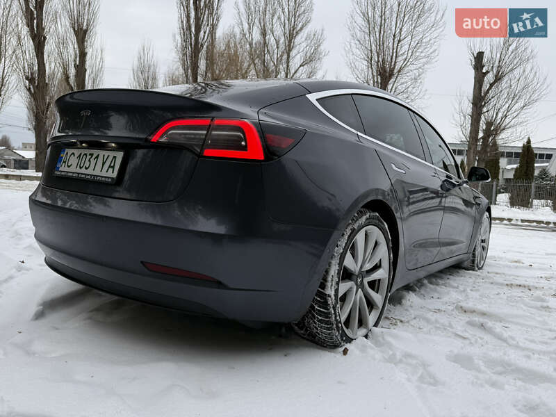 Седан Tesla Model 3 2018 в Житомирі
