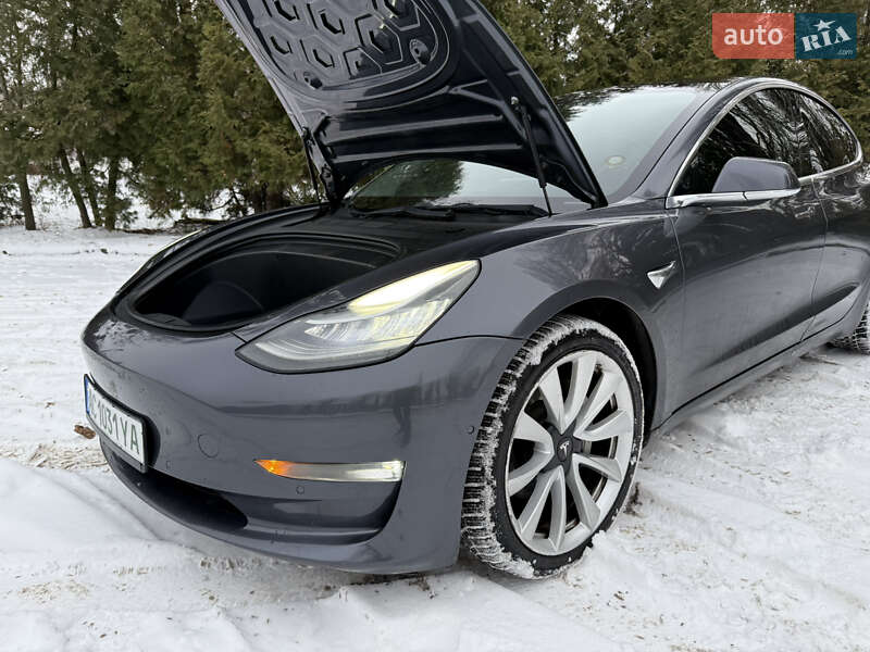 Седан Tesla Model 3 2018 в Житомирі