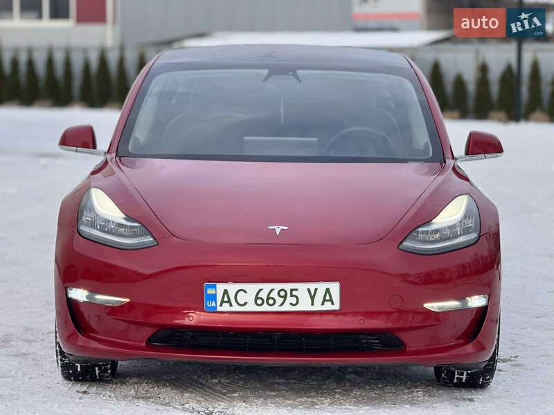 Седан Tesla Model 3 2019 в Луцке