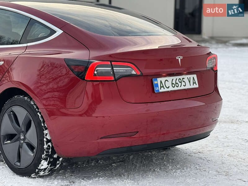 Седан Tesla Model 3 2019 в Луцке
