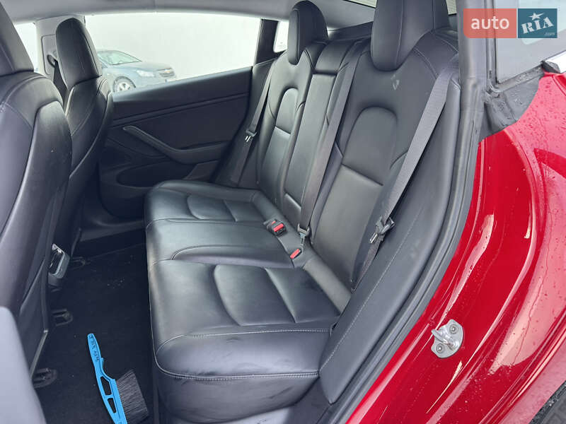 Седан Tesla Model 3 2019 в Луцке