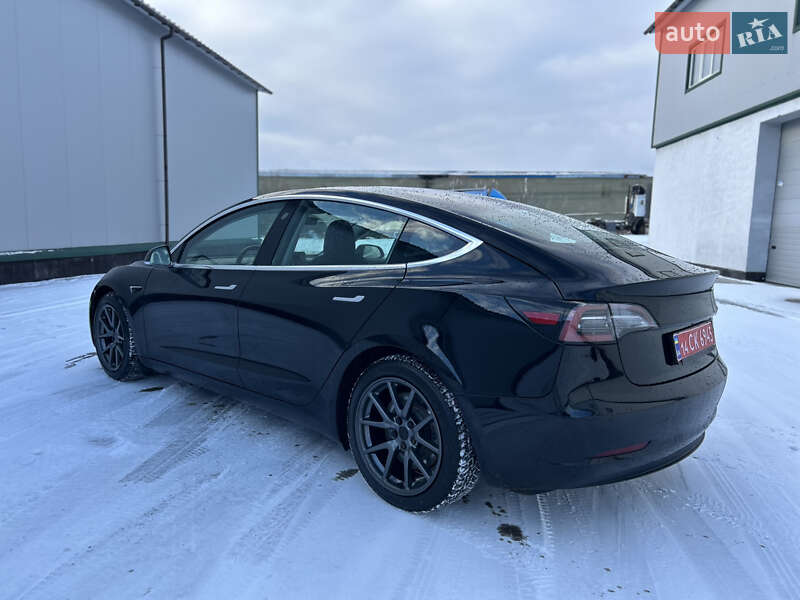 Седан Tesla Model 3 2020 в Виннице