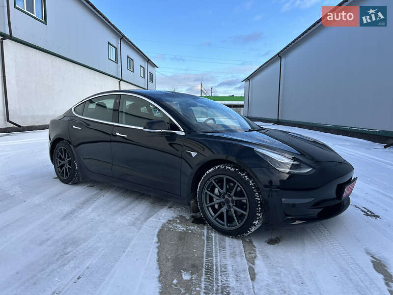 Седан Tesla Model 3 2020 в Виннице
