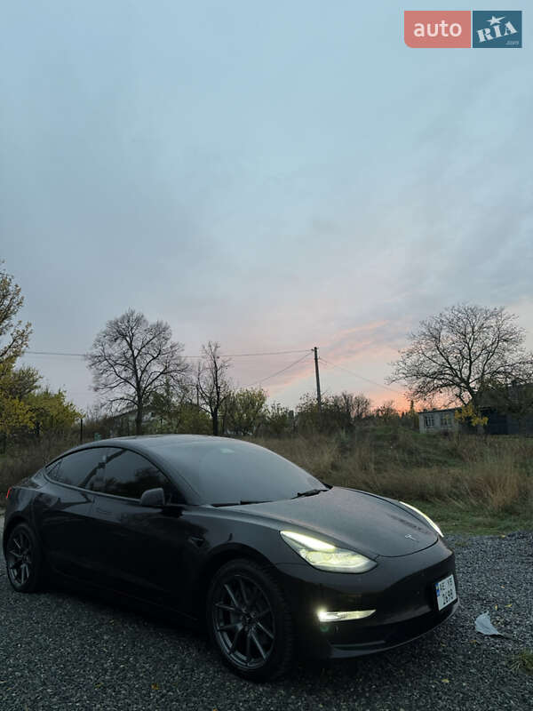 Седан Tesla Model 3 2021 в Каменском