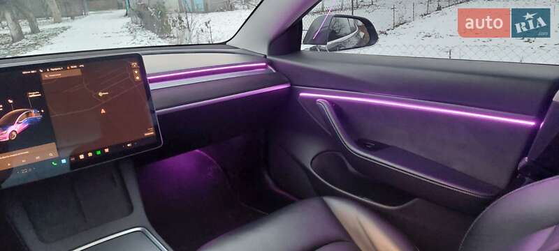 Седан Tesla Model 3 2020 в Черновцах