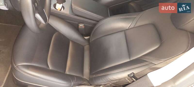 Седан Tesla Model 3 2020 в Черновцах