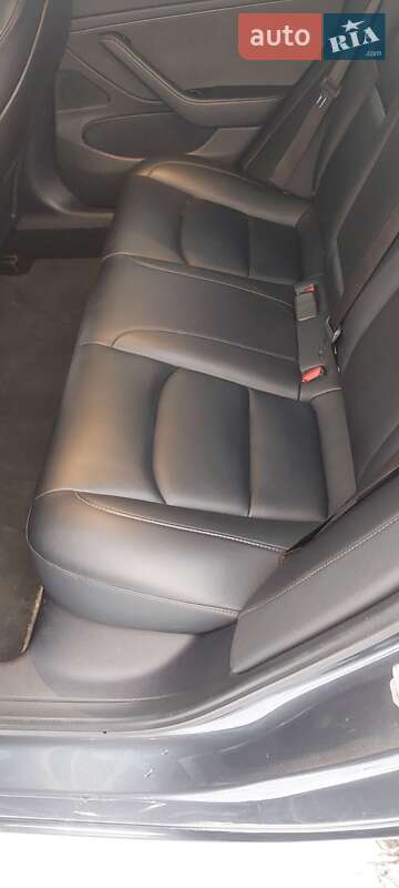 Седан Tesla Model 3 2020 в Черновцах