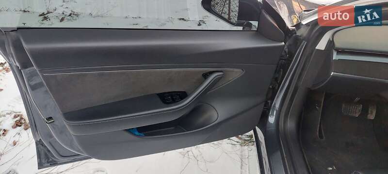 Седан Tesla Model 3 2020 в Черновцах
