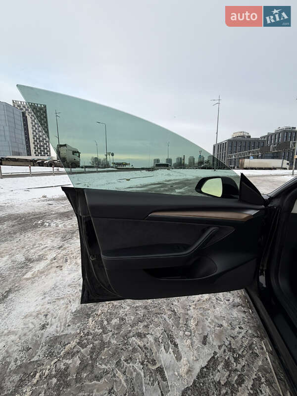 Седан Tesla Model 3 2023 в Киеве