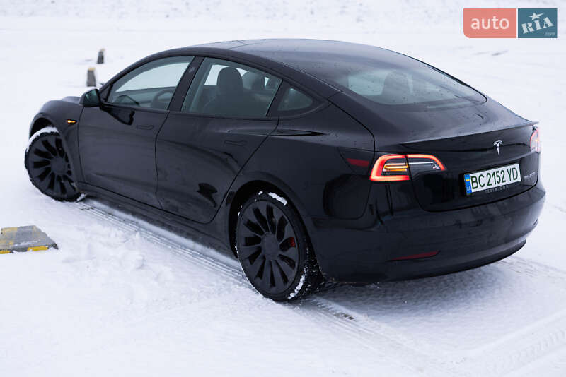 Седан Tesla Model 3 2021 в Львове