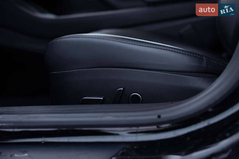 Седан Tesla Model 3 2021 в Львове