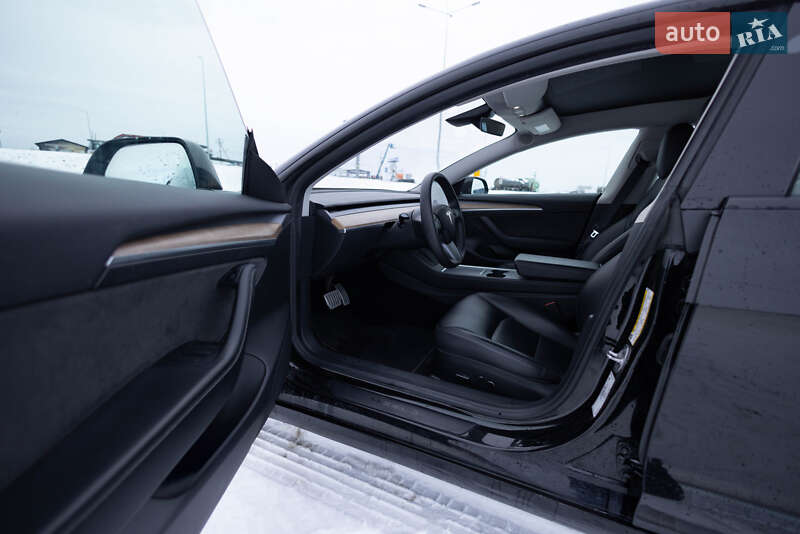 Седан Tesla Model 3 2021 в Львове