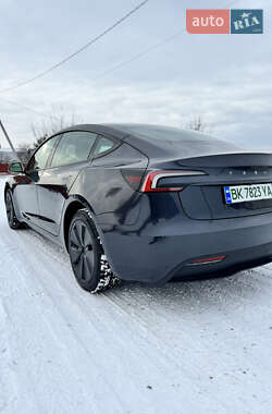 Седан Tesla Model 3 2024 в Костополе