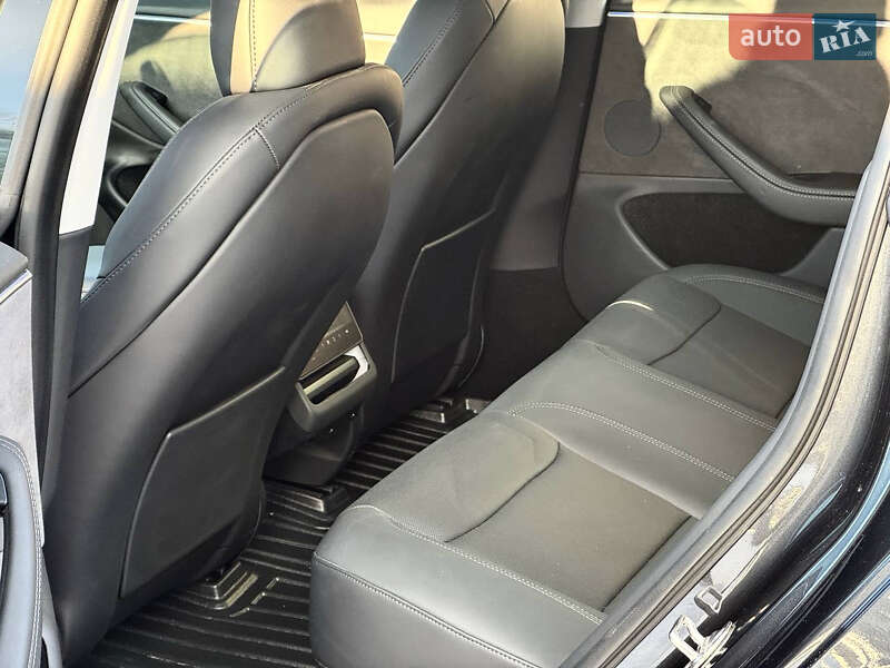 Седан Tesla Model 3 2024 в Стрые